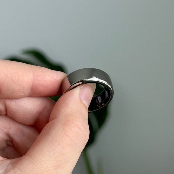 Oura Ring 3 Silver - Size 9 - Picture 3 of 5